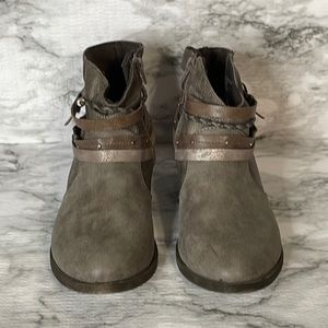 SO, western booties, size 10 width